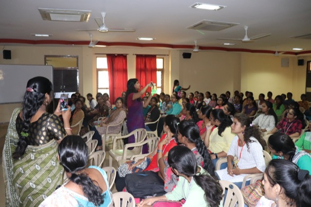 Ms Smita Fangaria Talk on Telescope at St Francis College for Wemen Hyderabad